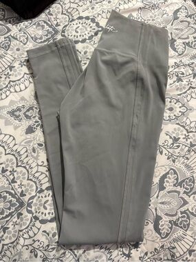 Alphalete Light Gray Performance Leggings